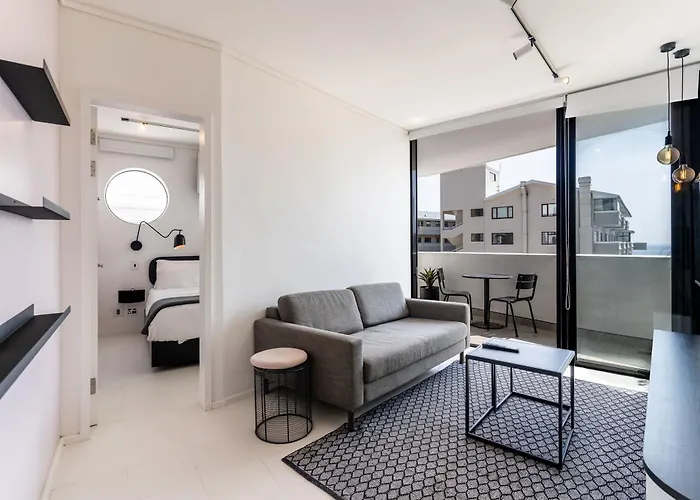 Flamingo 601: 1 Bedroom Sea Point Aprt