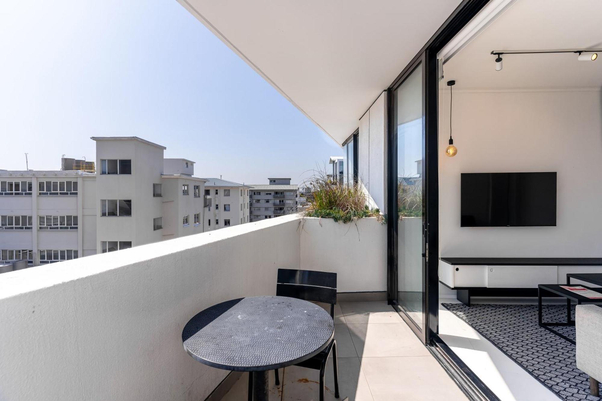 Flamingo 601: 1 Bedroom Sea Point Aprt