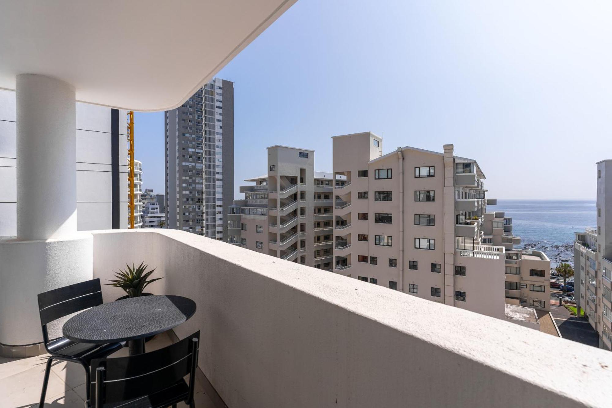 Flamingo 601: 1 Bedroom Sea Point Aprt