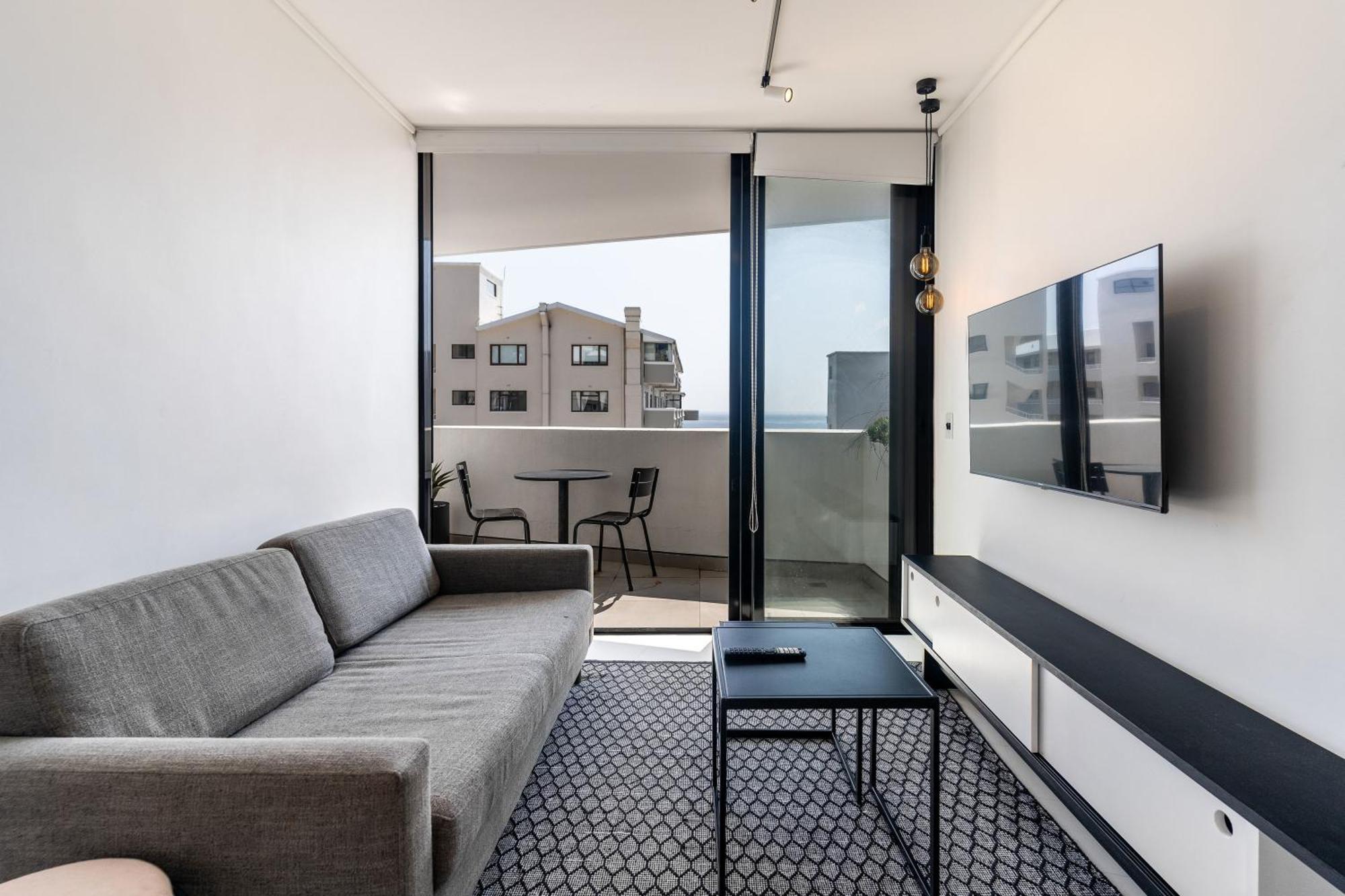Flamingo 601: 1 Bedroom Sea Point Aprt *