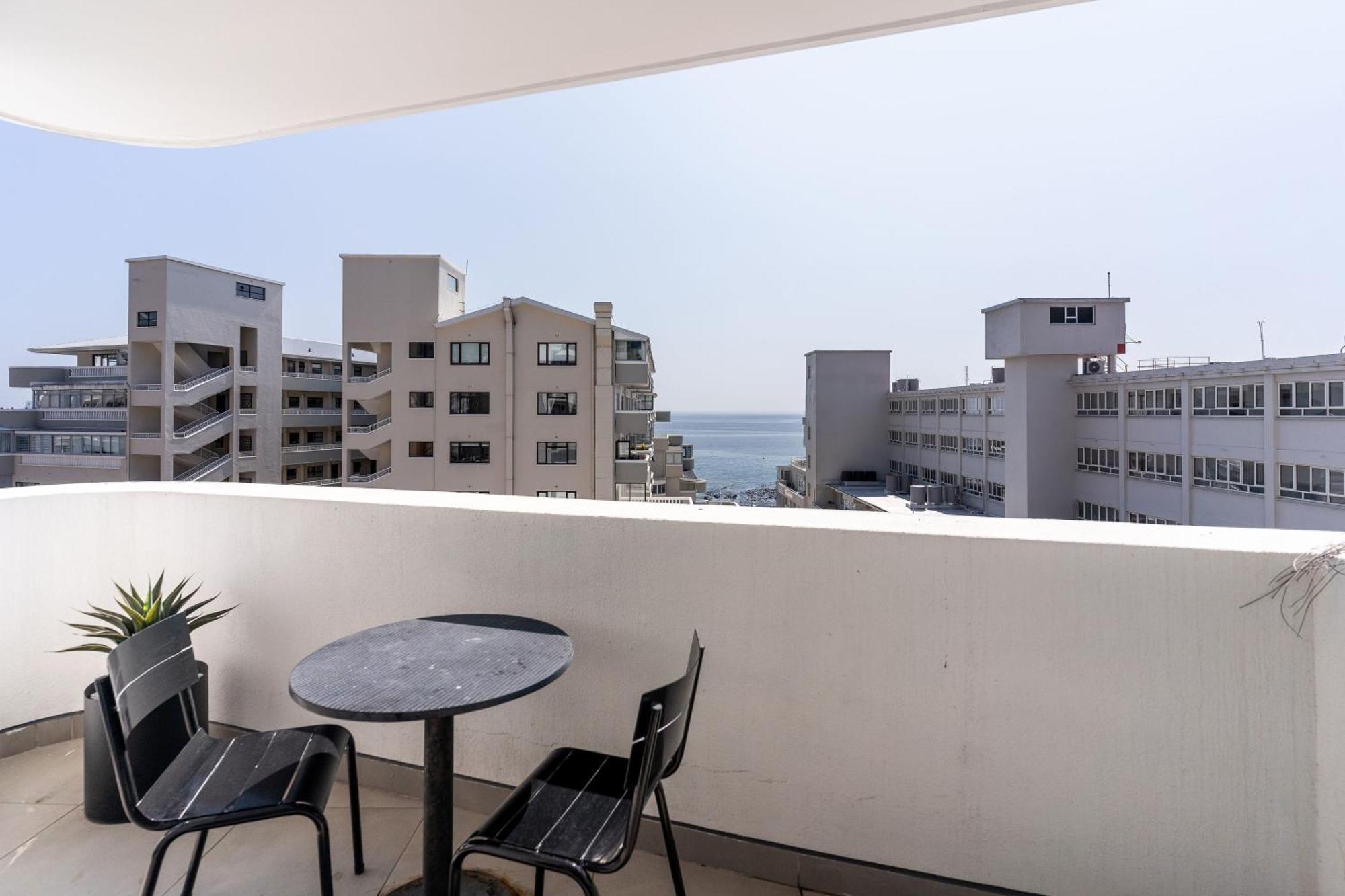 Flamingo 601: 1 Bedroom Sea Point Aprt Cape Town