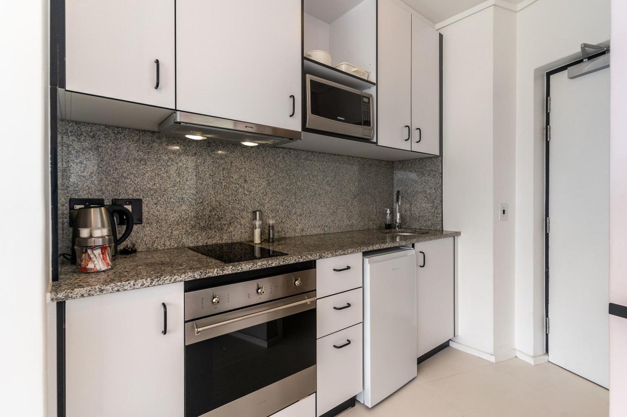 Flamingo 601: 1 Bedroom Sea Point Aprt *