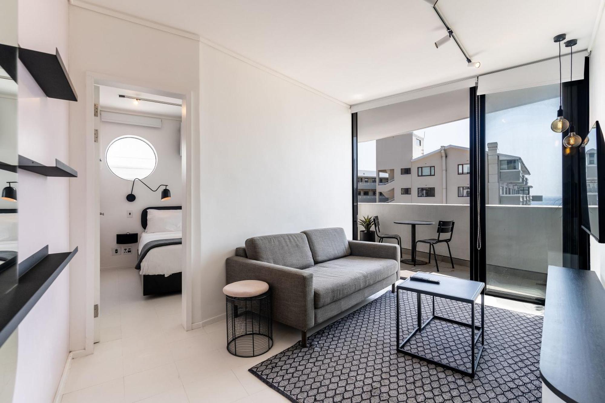 Flamingo 601: 1 Bedroom Sea Point Aprt *
