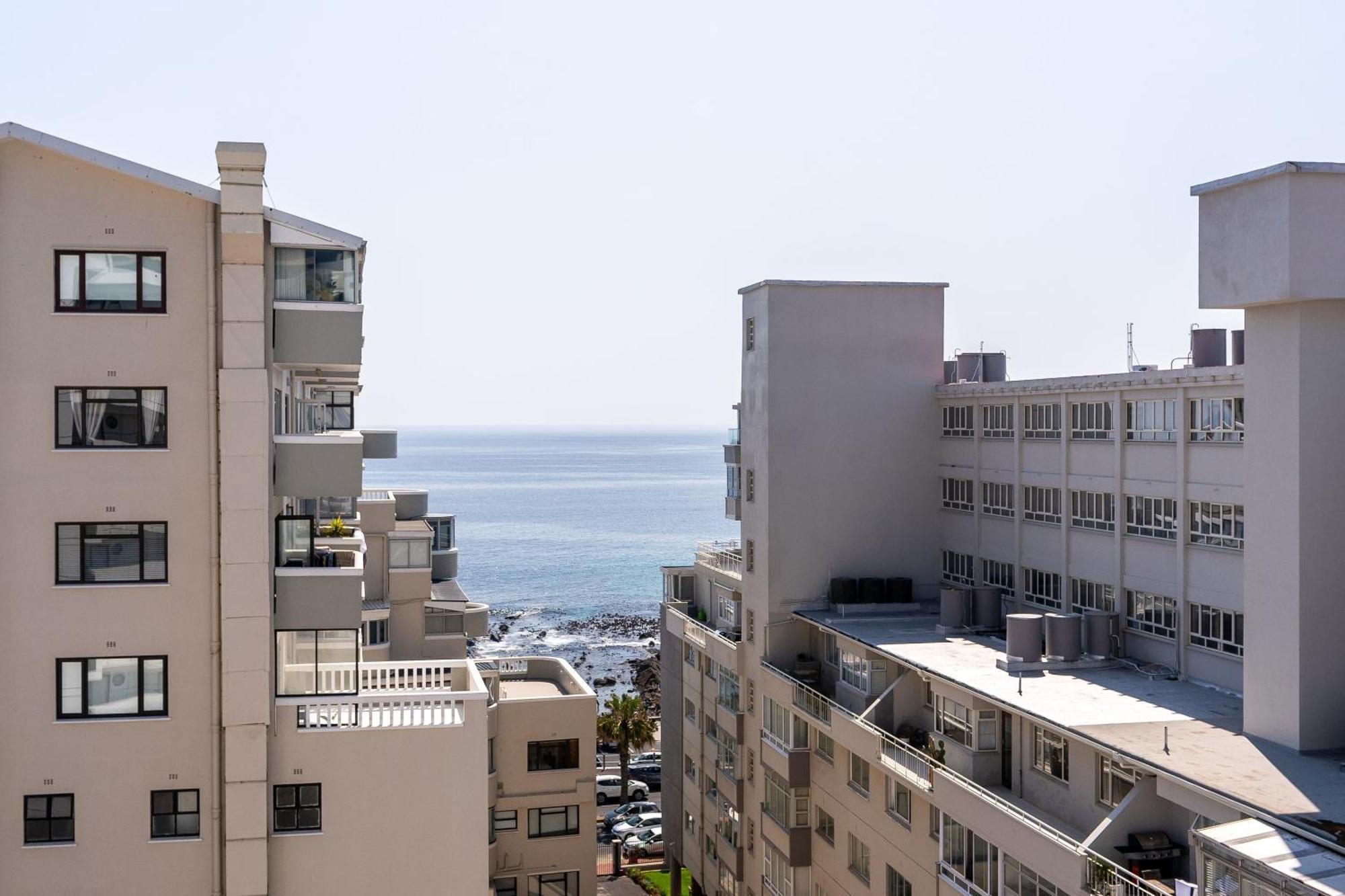 Flamingo 601: 1 Bedroom Sea Point Aprt